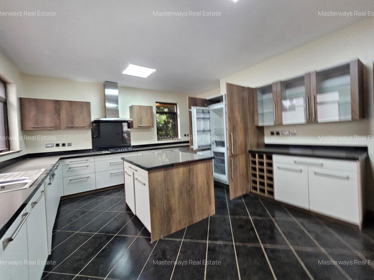 5 Bed Townhouse with En Suite in Lavington - 12