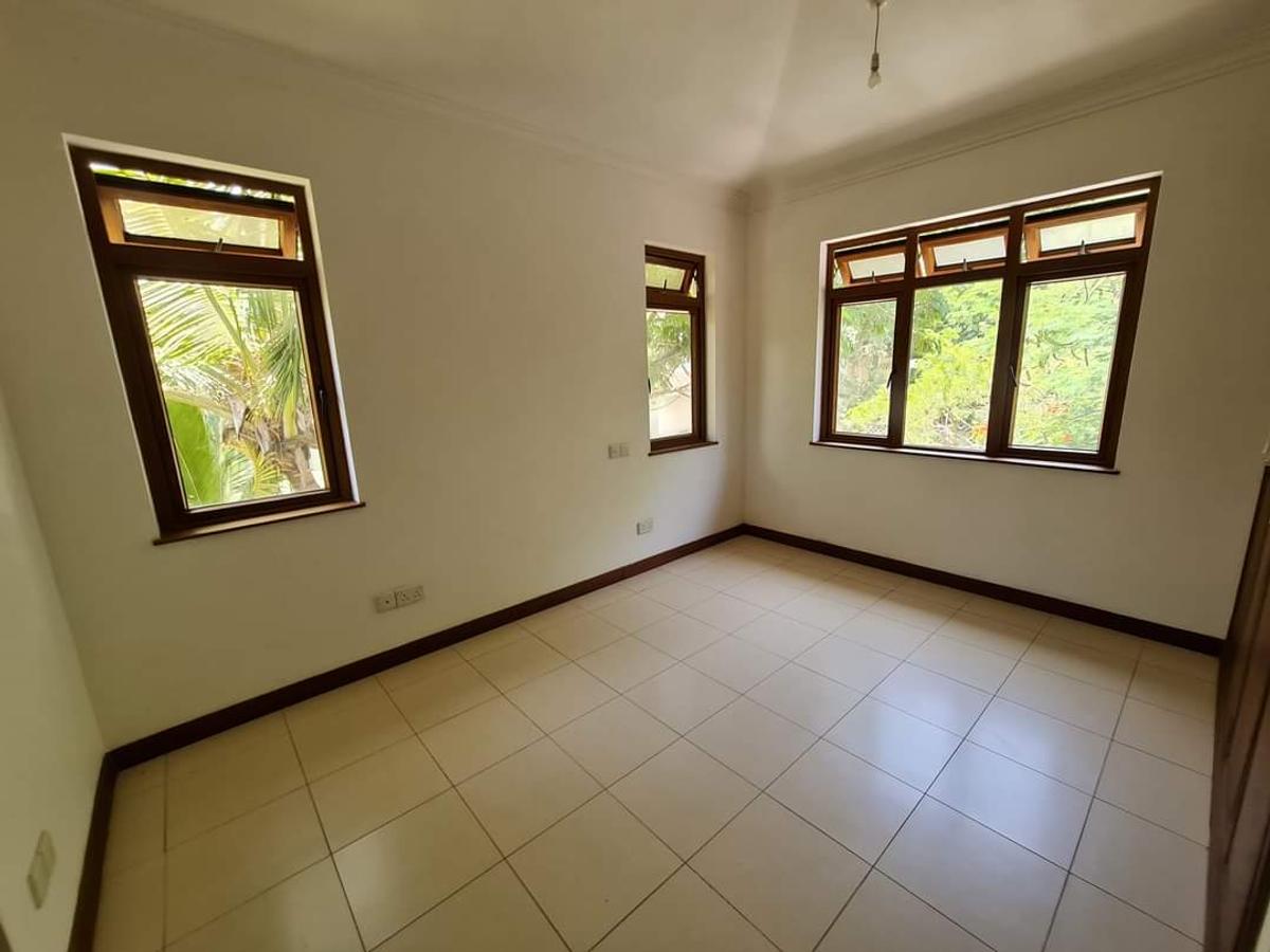 4 Bed Townhouse with En Suite at Mt Kenya Road Nyali - 12