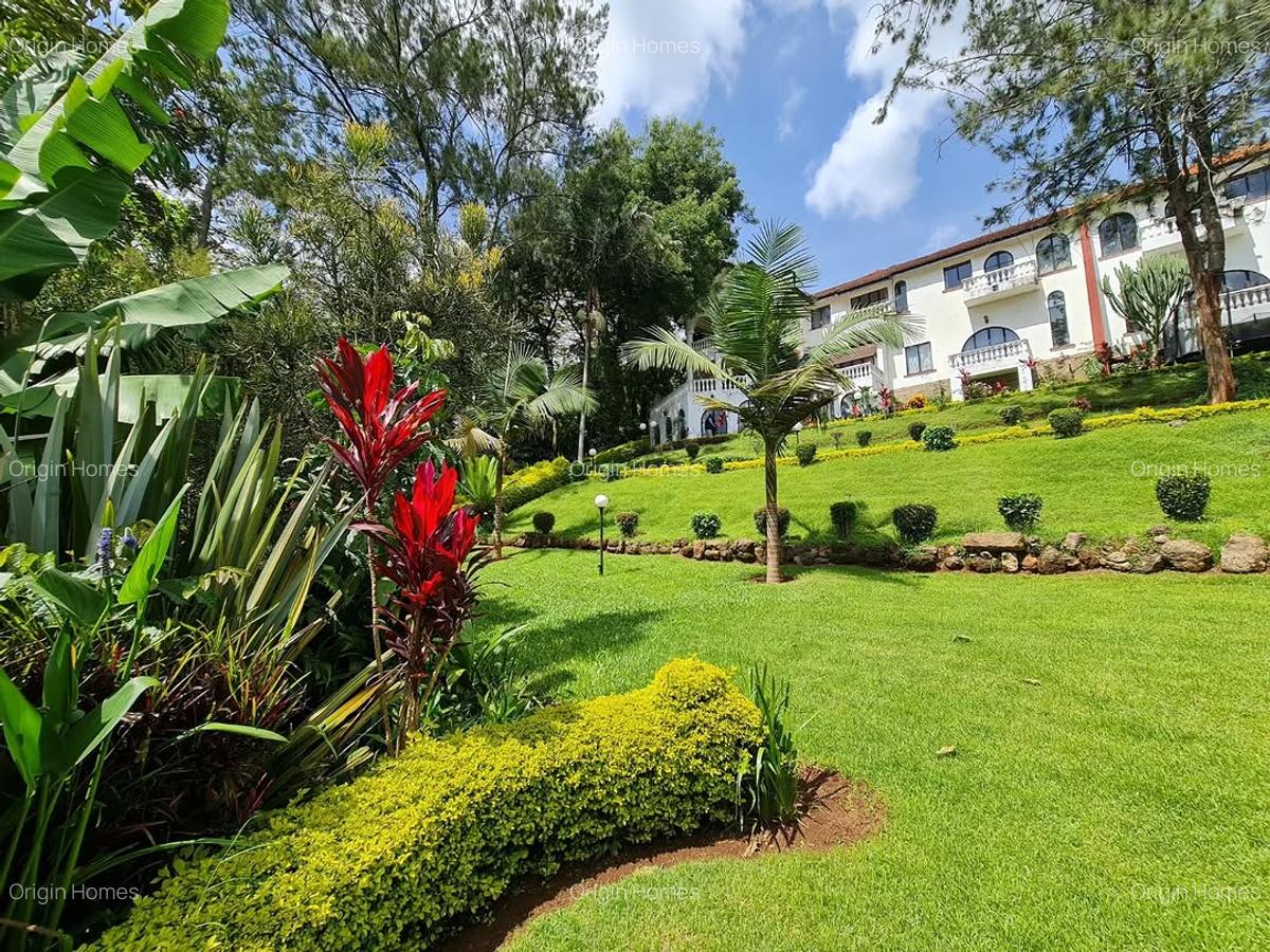 5 Bed House with En Suite at Nyari - 1