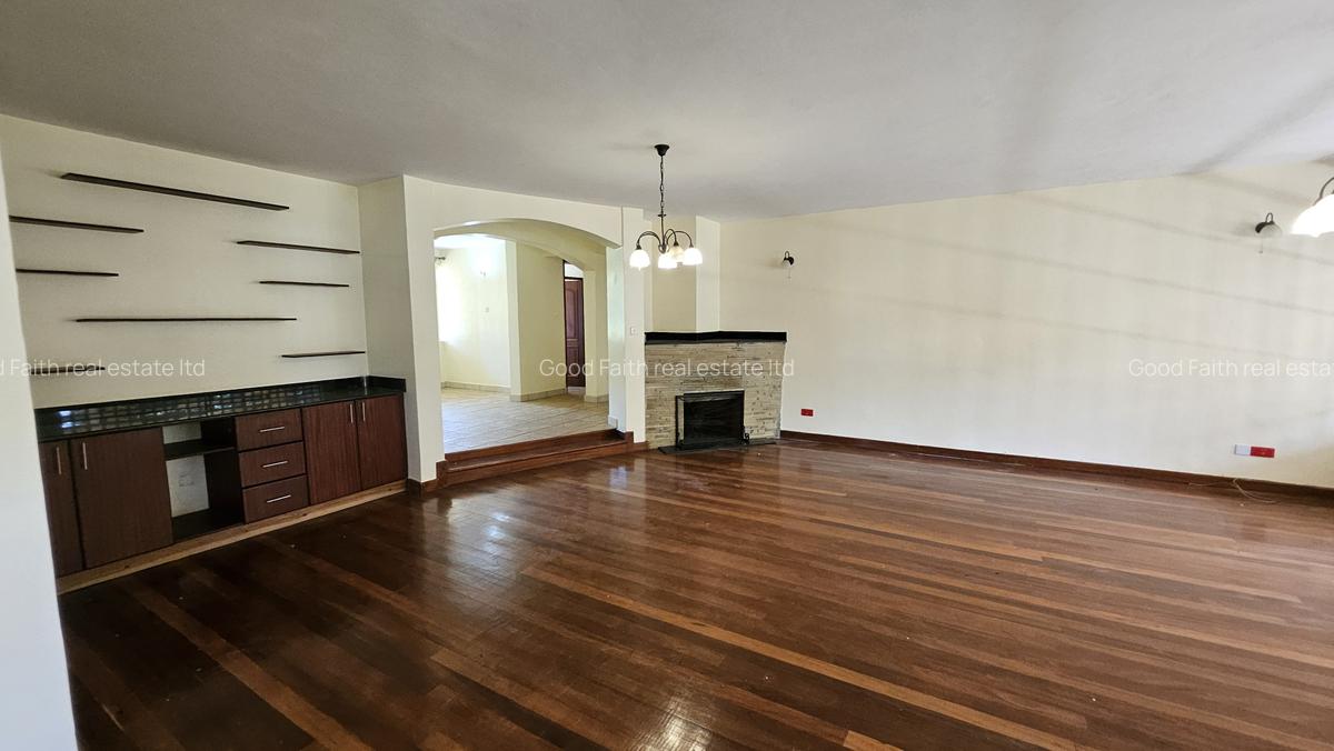 4 Bed House with En Suite in Rosslyn - 6