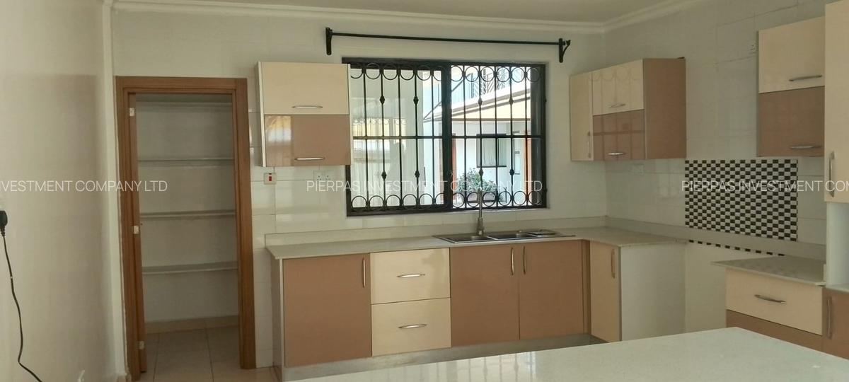 5 Bed Townhouse with En Suite in Syokimau - 3