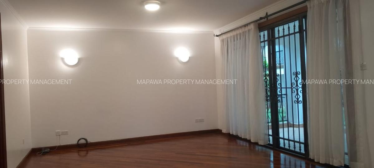 Serviced 3 Bed Apartment with En Suite in Dennis Pritt - 15