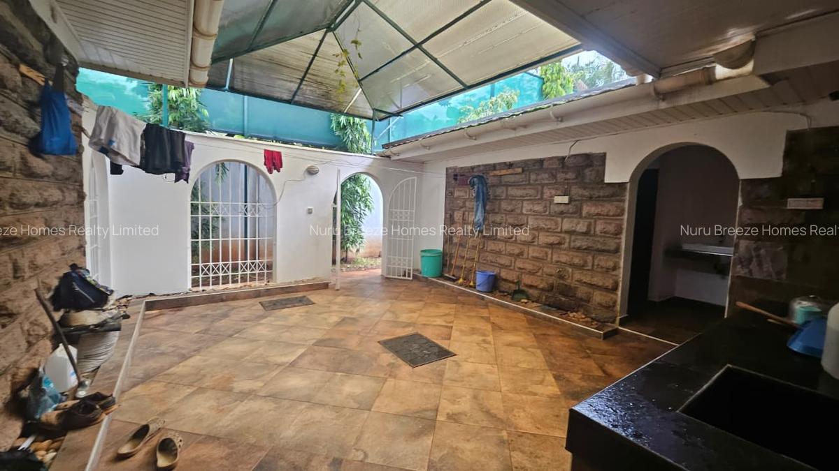 4 Bed House with En Suite in Runda - 16