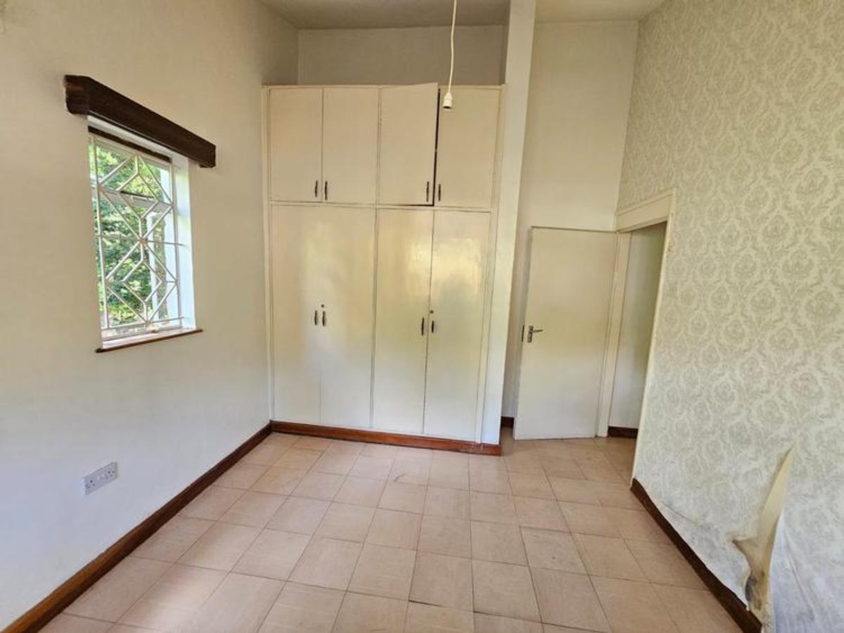 4 Bed House with En Suite in Nyari - 18