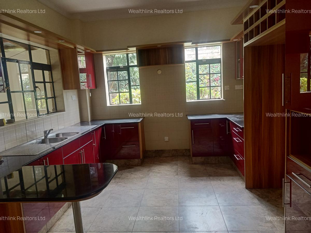 4 Bed Townhouse with En Suite at Isk - 3