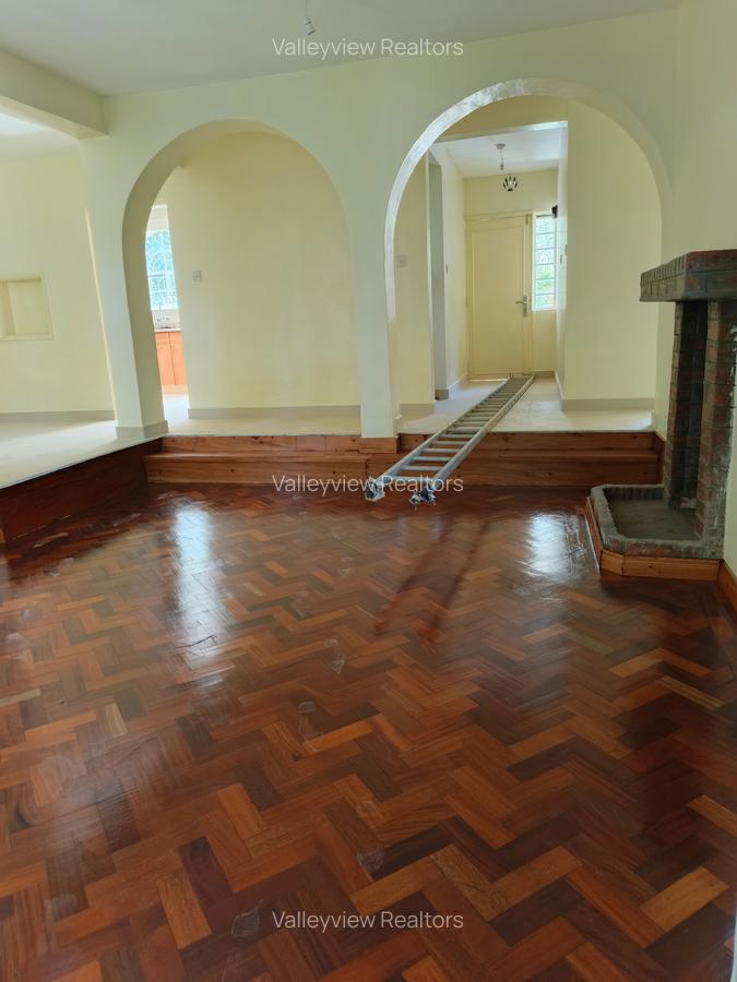 4 Bed Townhouse with En Suite at Lavington - 7