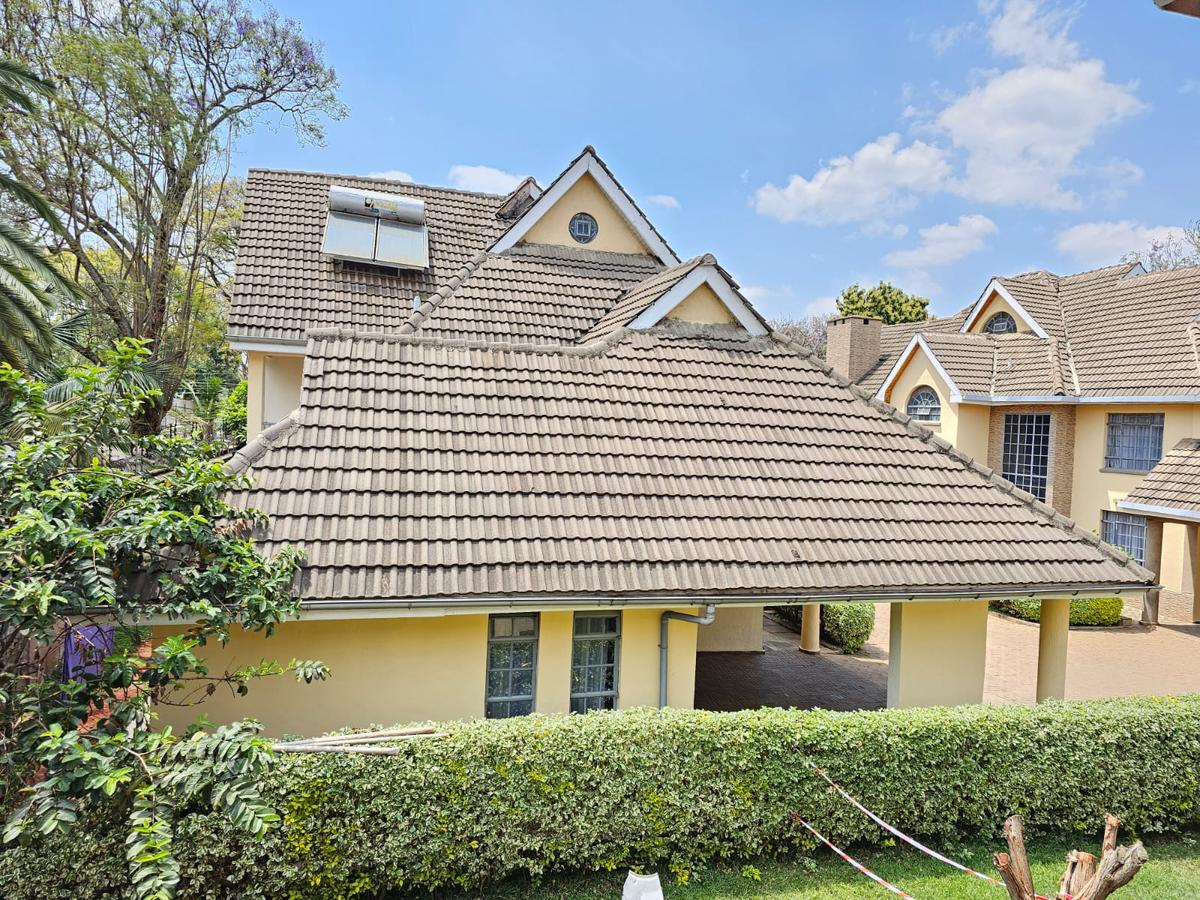 5 Bed Townhouse with En Suite in Lavington - 17