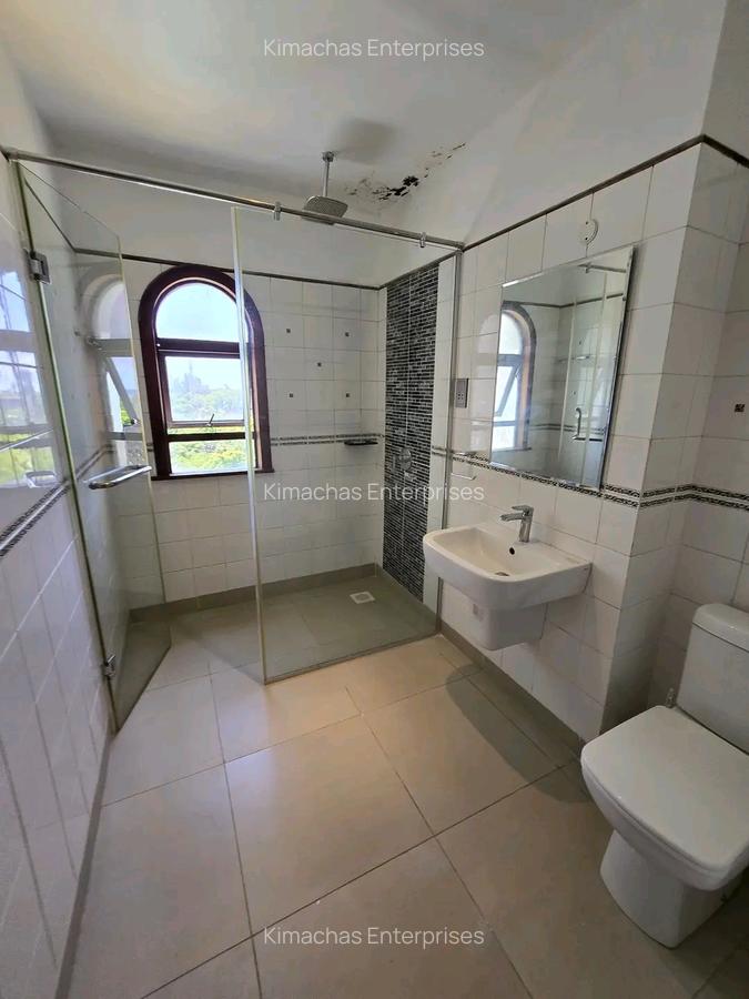 3 Bed Apartment with En Suite at Green Wood Drive - 11