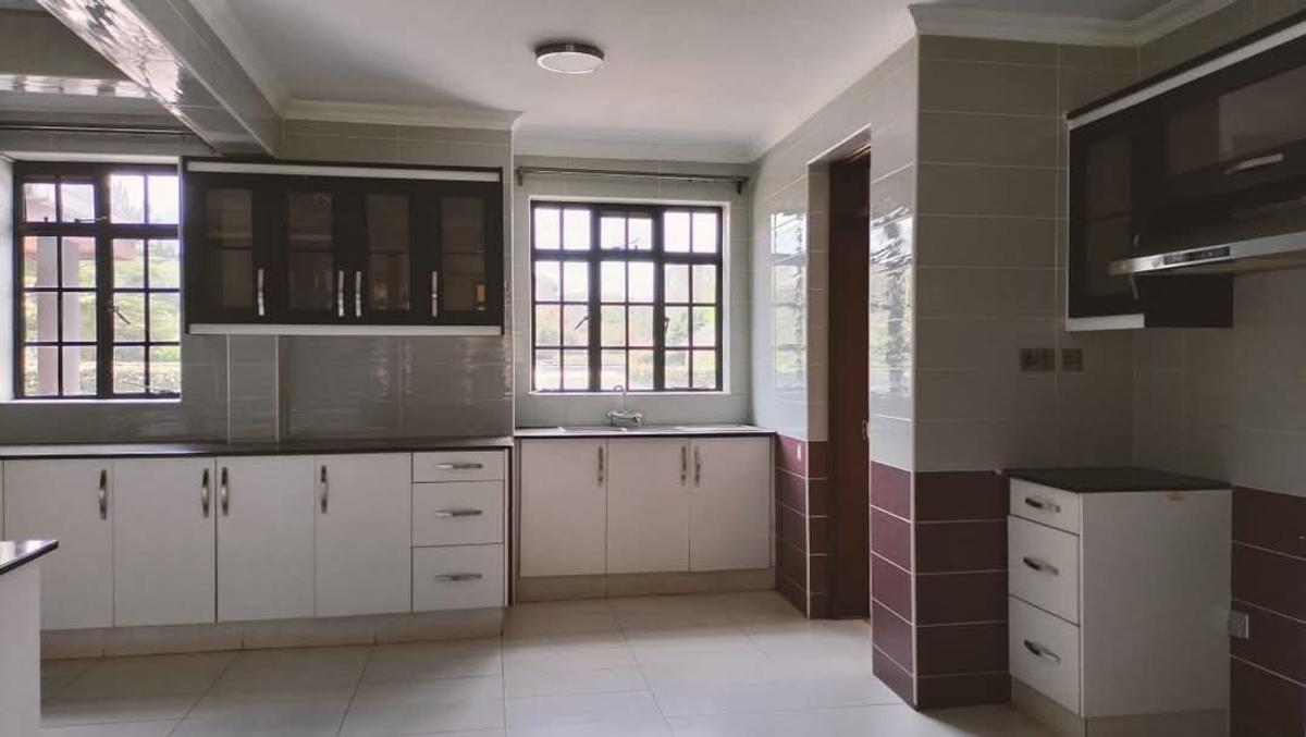 4 Bed House with En Suite at Windy Ridge - 12