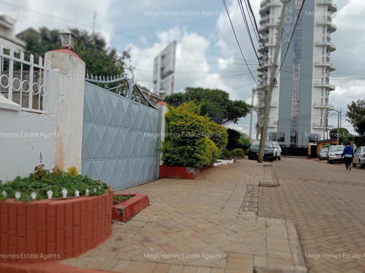 0.25 m² Land in South C - 1