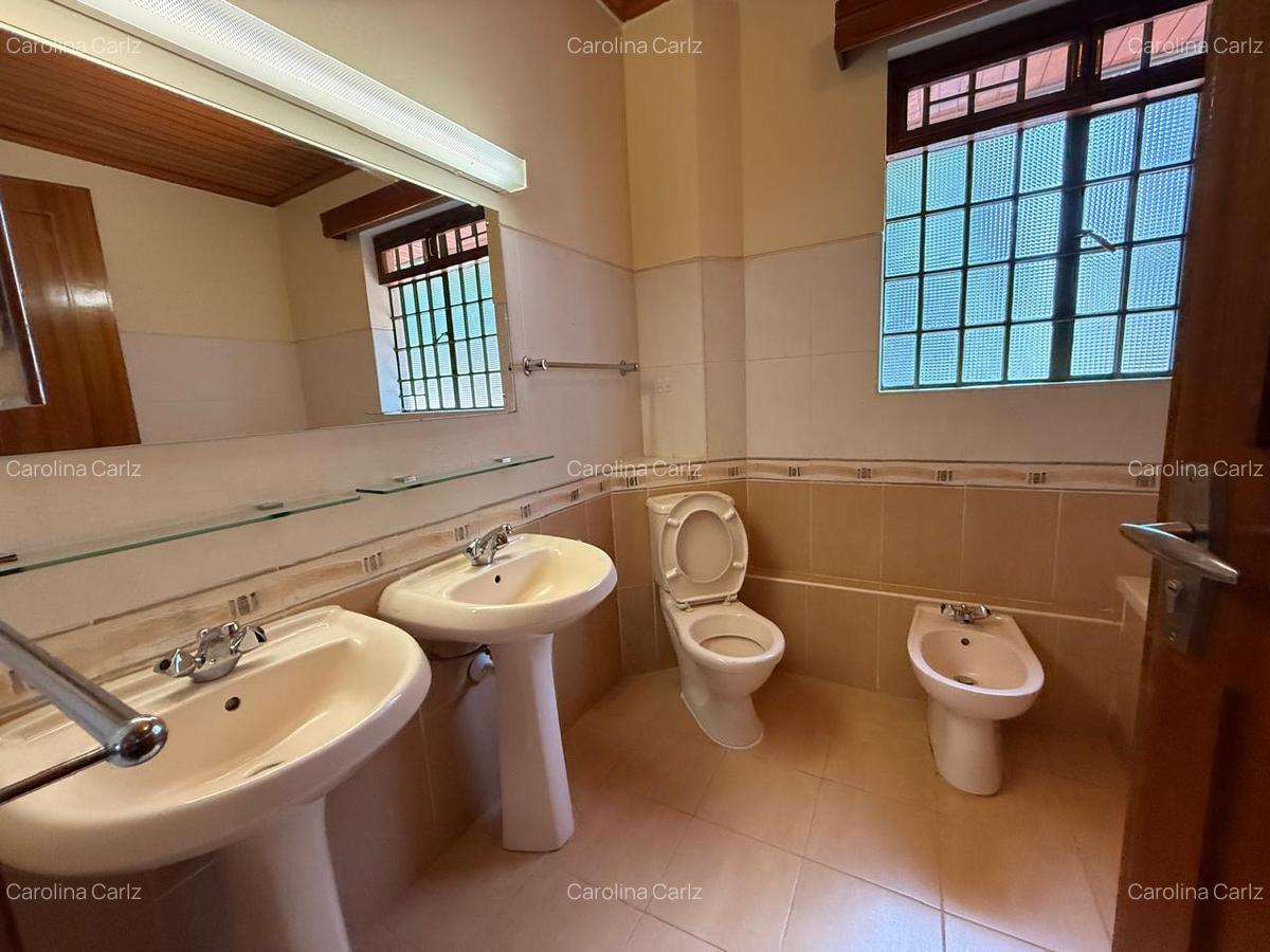 5 Bed House with En Suite in Nyari - 18