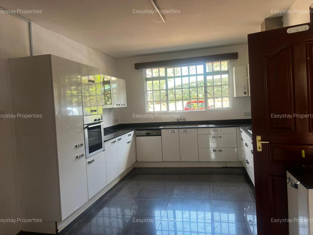4 Bed Townhouse with En Suite in Rosslyn - 7