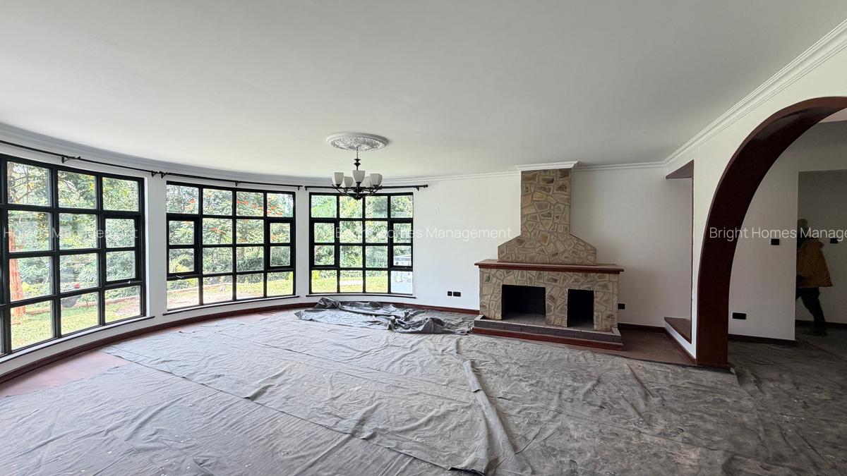 5 Bed Villa with En Suite in Windsor - 8