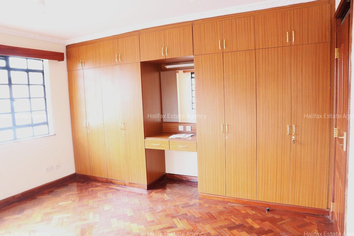 3 Bed Apartment with En Suite in Parklands - 9
