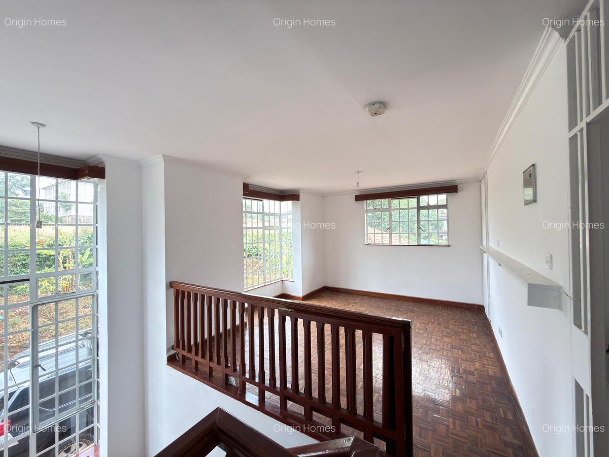 4 Bed House with En Suite at Rosslyn - 8