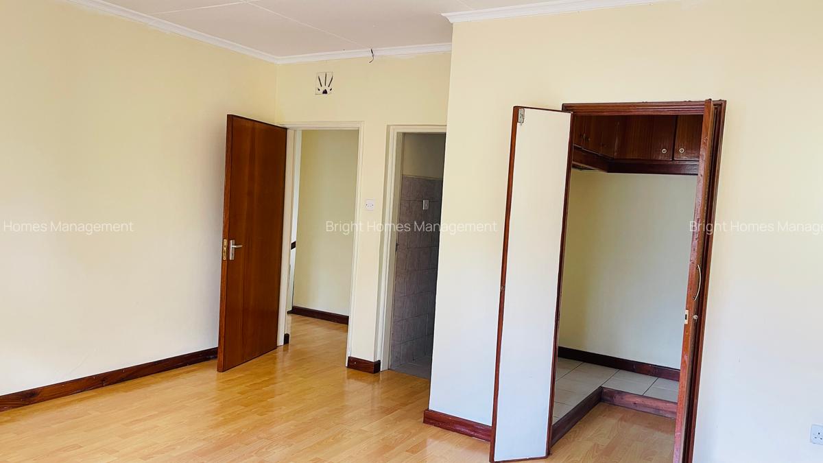 5 Bed Townhouse with En Suite in Lavington - 17