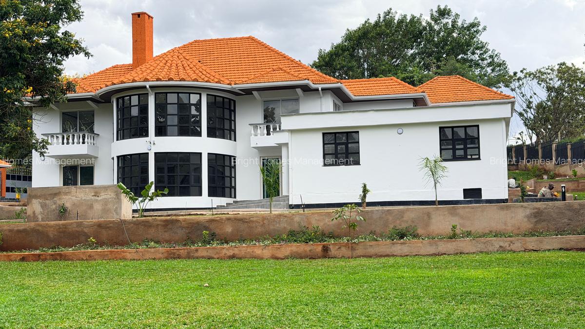 5 Bed Villa with En Suite in Windsor - 3