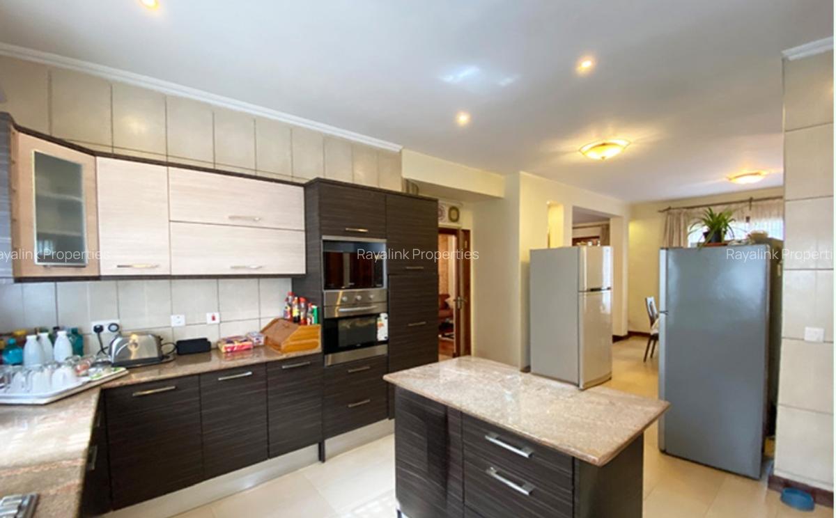 4 Bed House with En Suite at Westlands - 7