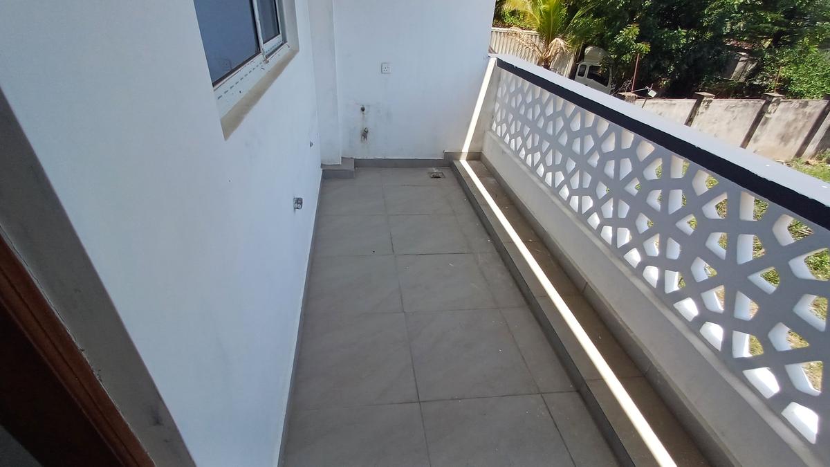 3 Bed Apartment with En Suite at Lakers Road Nyali - 9