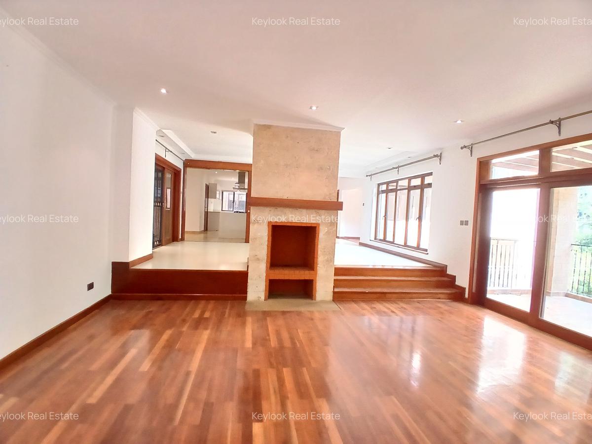 5 Bed Townhouse with En Suite at Lavington - 6