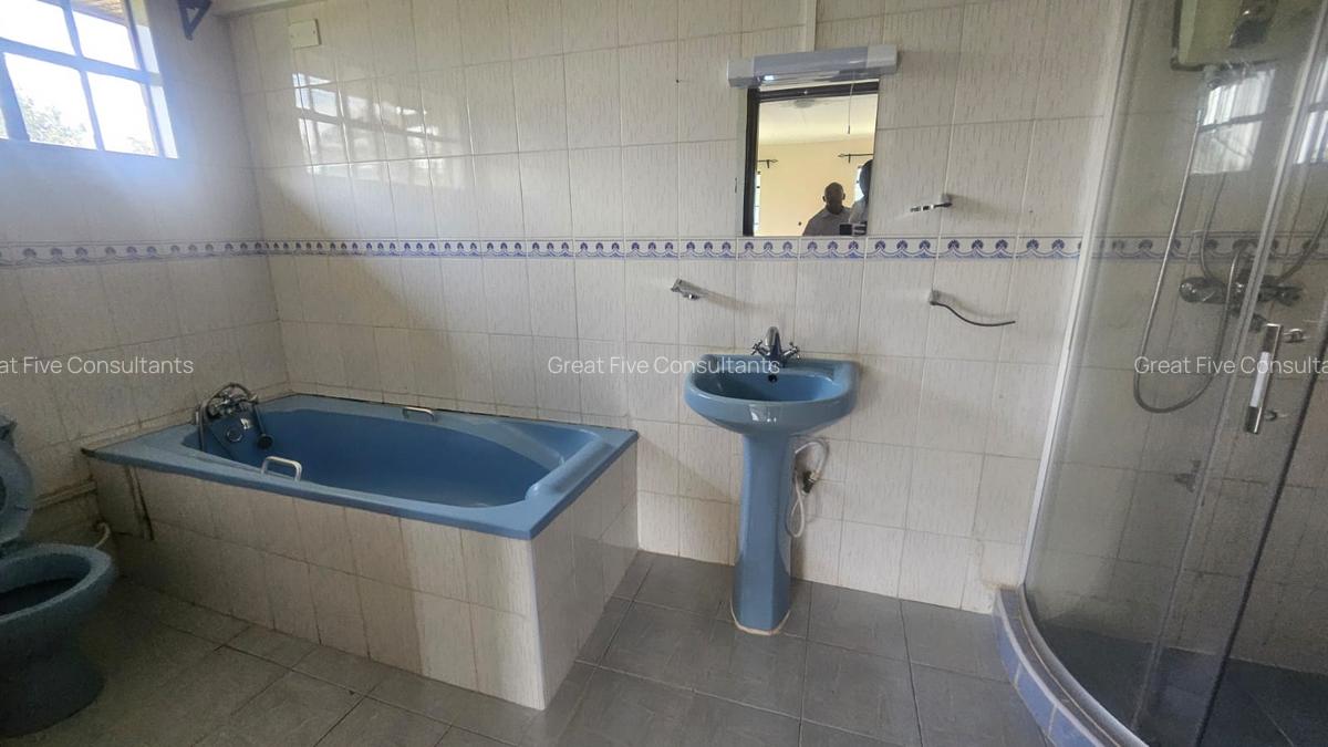 5 Bed Villa with En Suite in Runda - 13