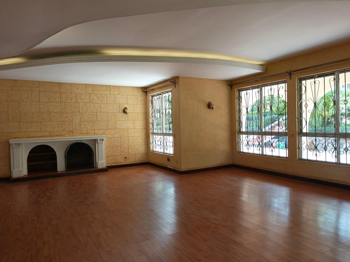 4 Bed House with En Suite in Nyari - 4
