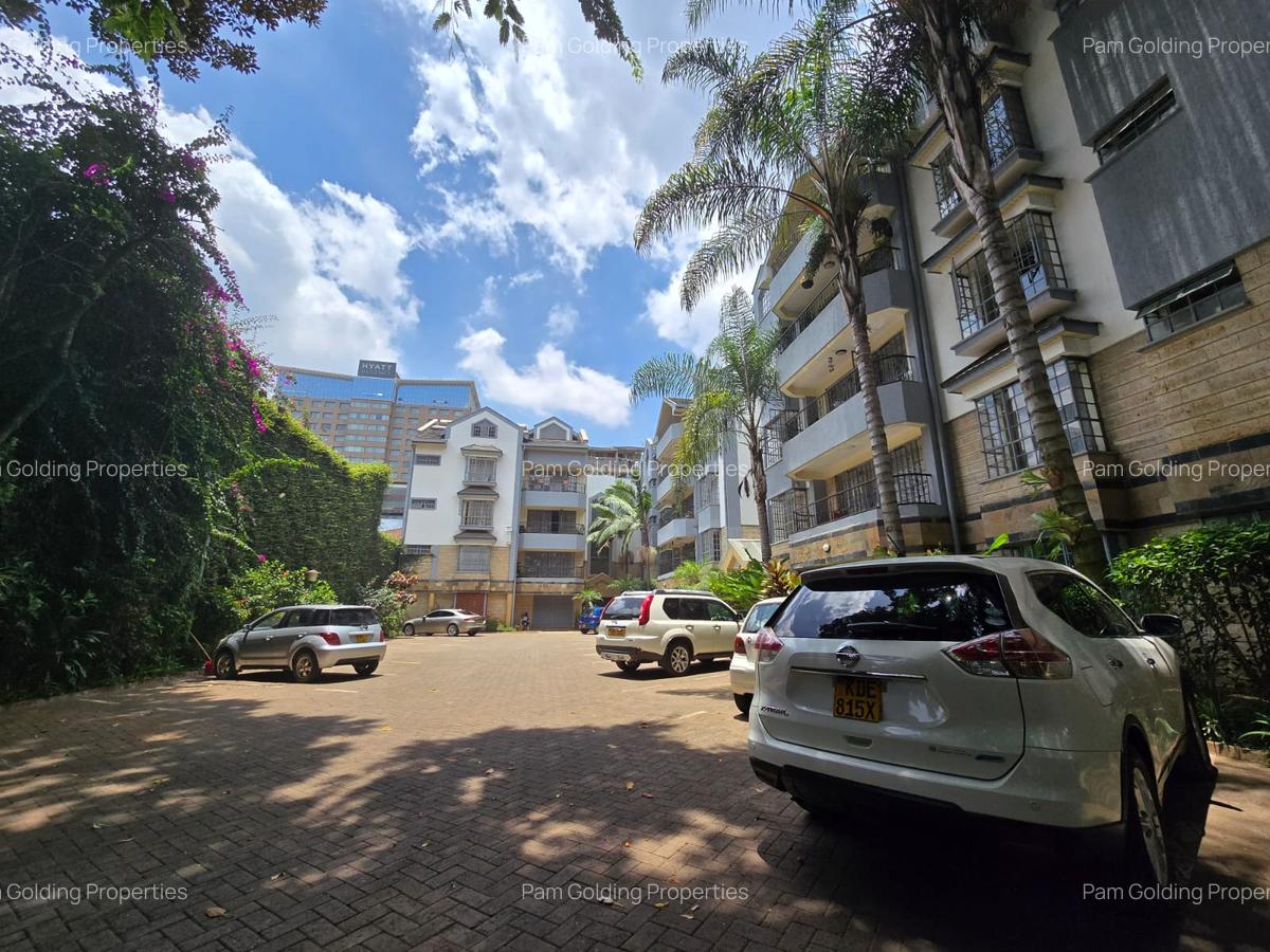 4 Bed Apartment with En Suite at Mogotio Road - 4