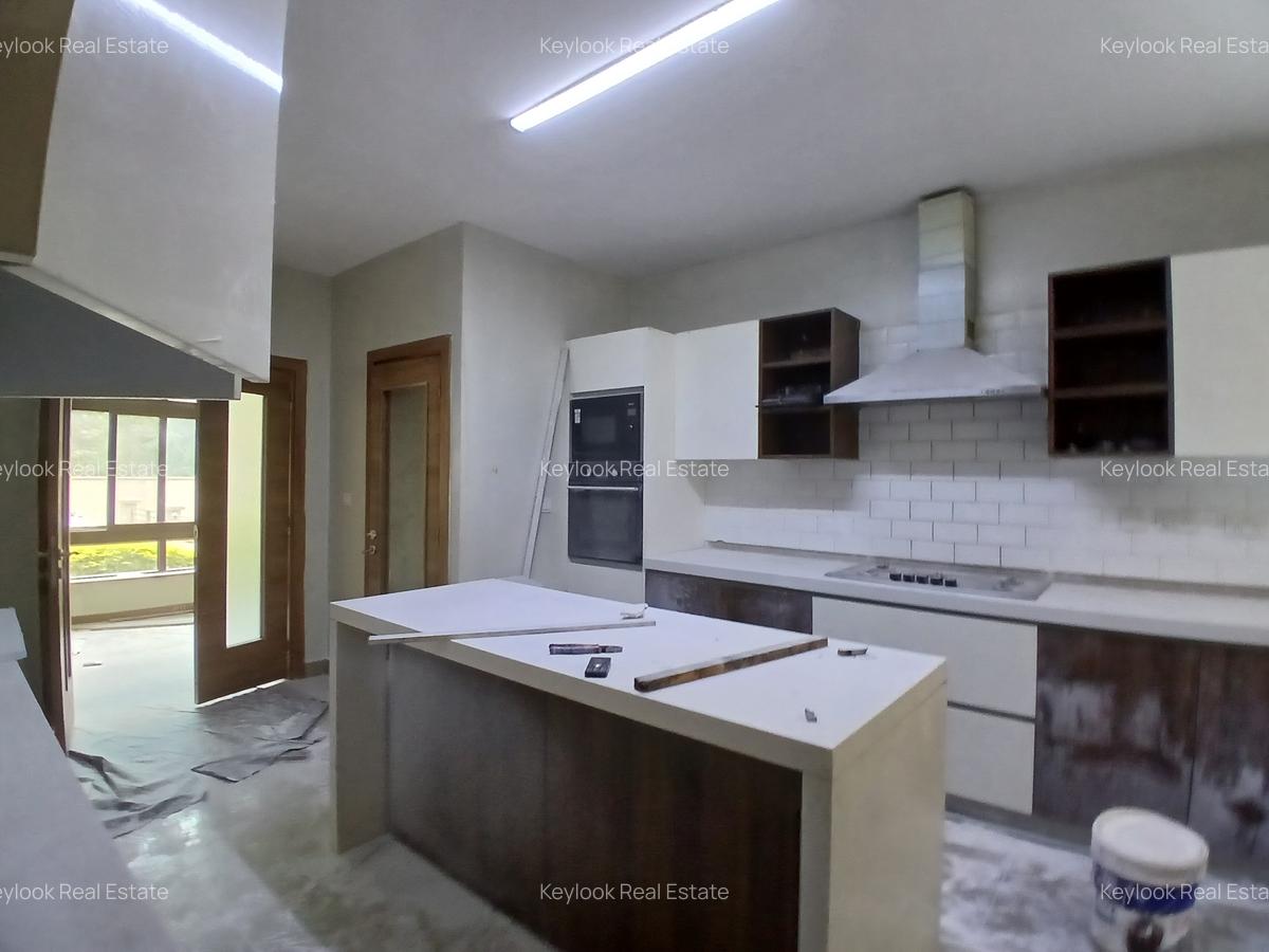 5 Bed Townhouse with En Suite at Lavington - 9