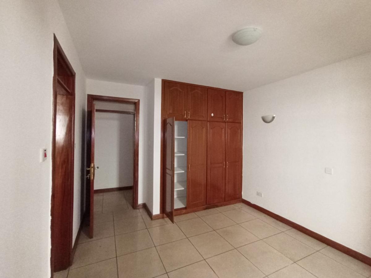 2 Bed Apartment with En Suite at Brookside - 6