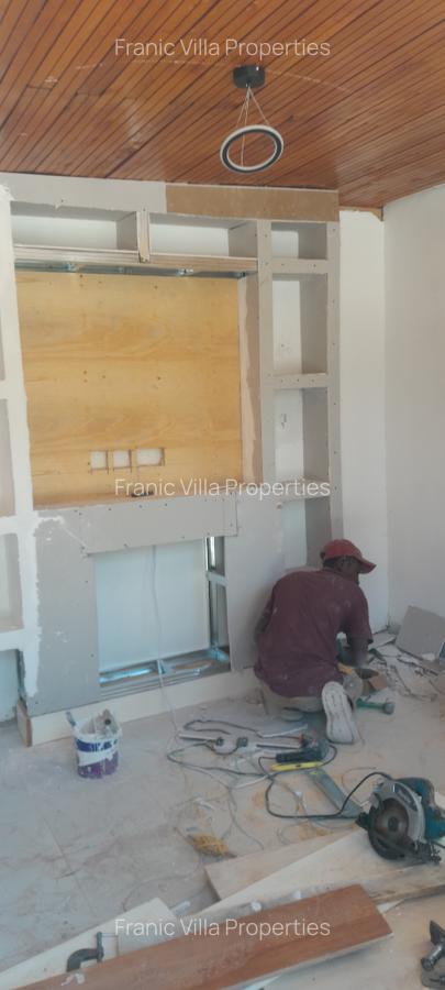 1 Bed House with En Suite at Loresho - 2