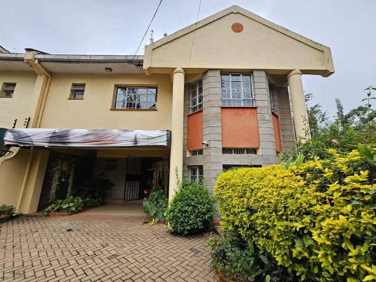 5 Bed Townhouse with En Suite at Lavington - 1