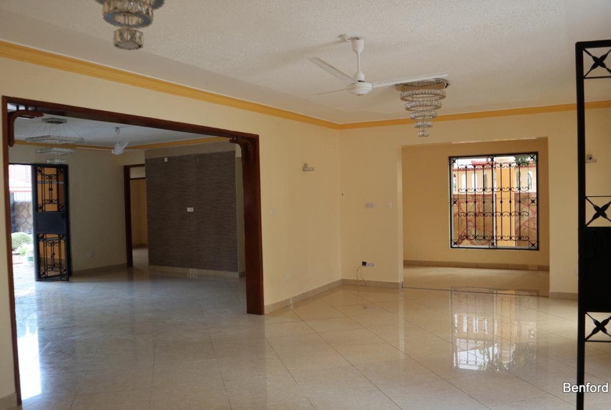 4 Bed Villa in Nyali Area - 4