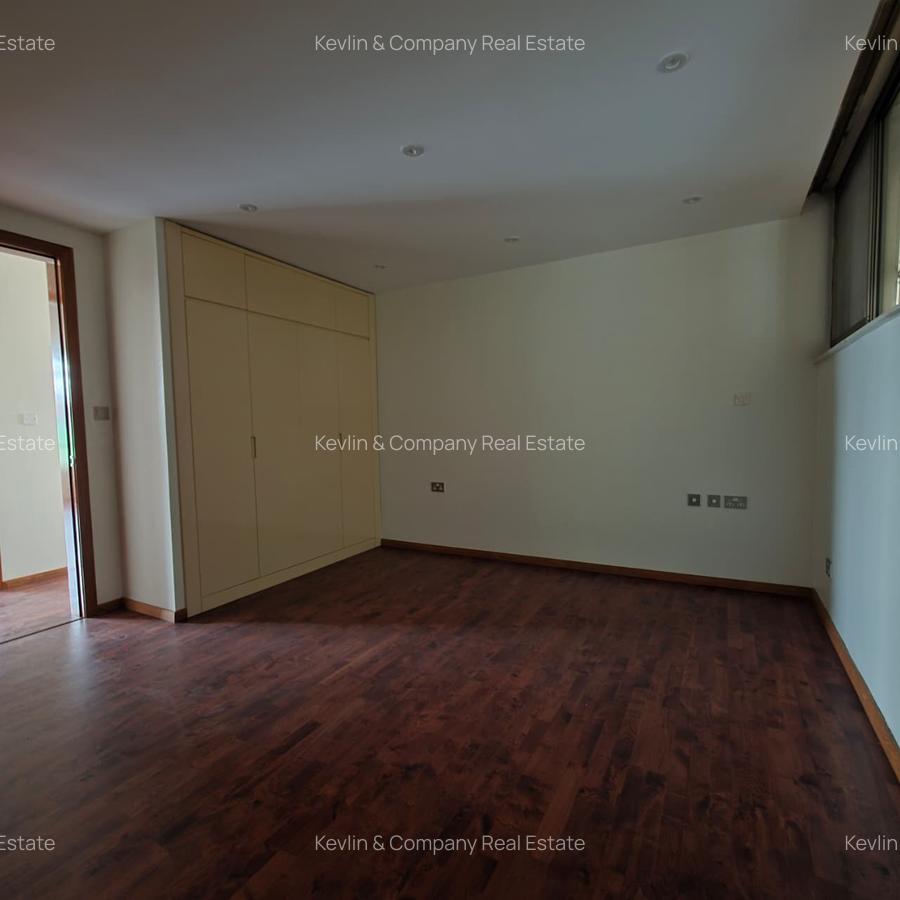 4 Bed Apartment with En Suite in Parklands - 18