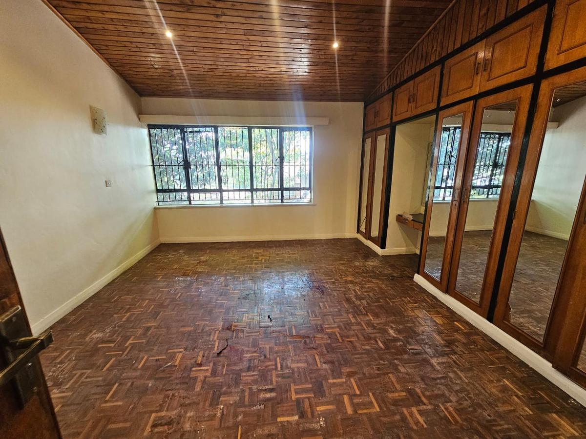4 Bed House with En Suite in Runda - 14