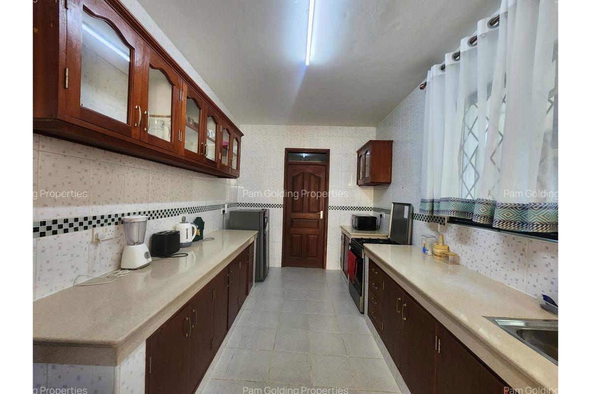 2 Bed Apartment with Swimming Pool at Links Road - 3