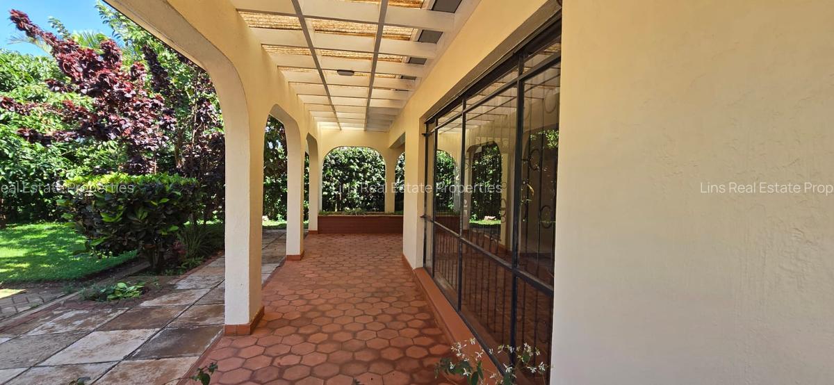 4 Bed House with En Suite in Mountain View - 6