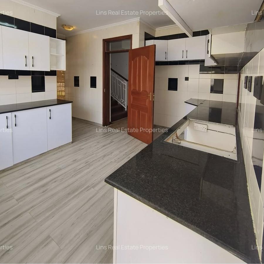 5 Bed Townhouse with En Suite in Lavington - 5