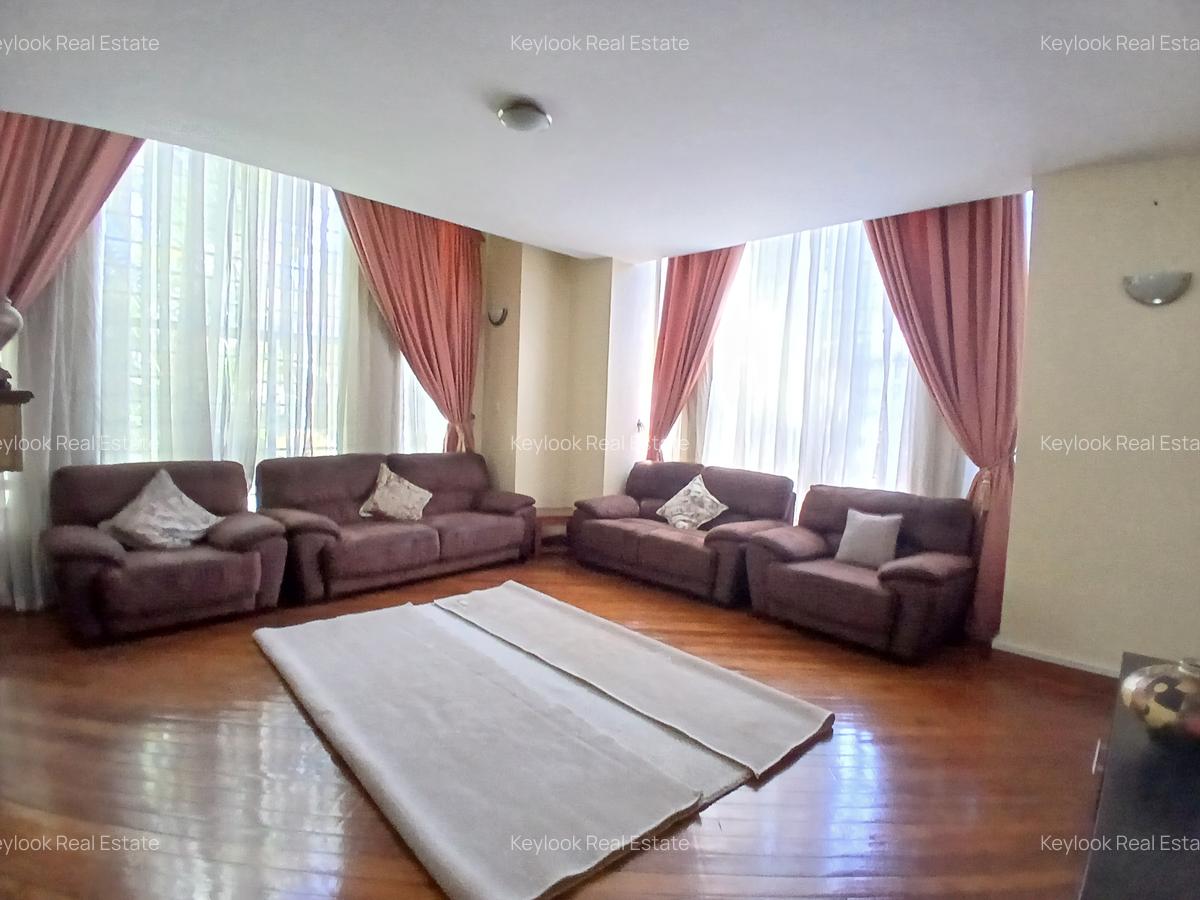 5 Bed Townhouse with En Suite at Lavington - 18