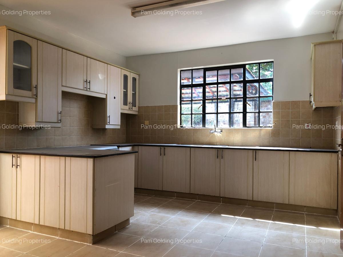 4 Bed House with En Suite in Runda - 9