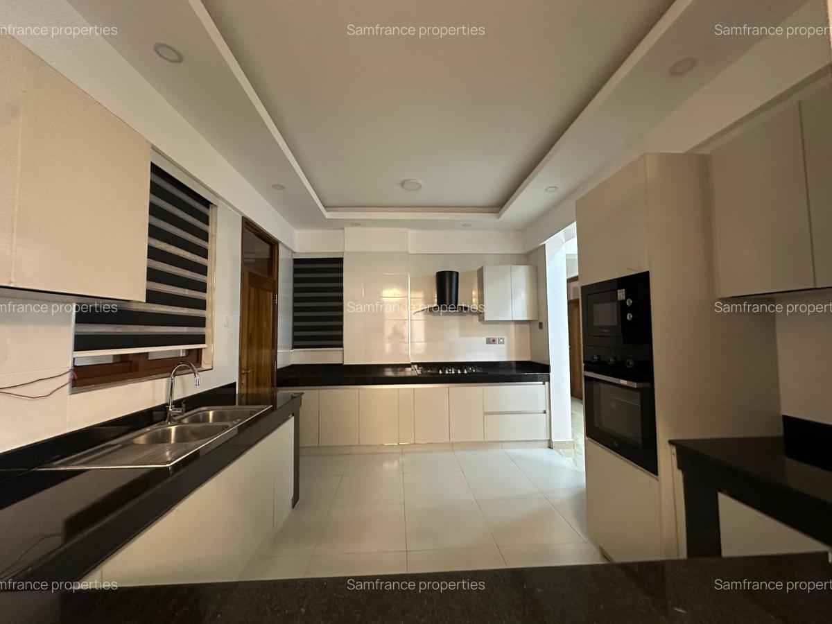 Serviced 2 Bed Apartment with En Suite at 1St Avanue - 2