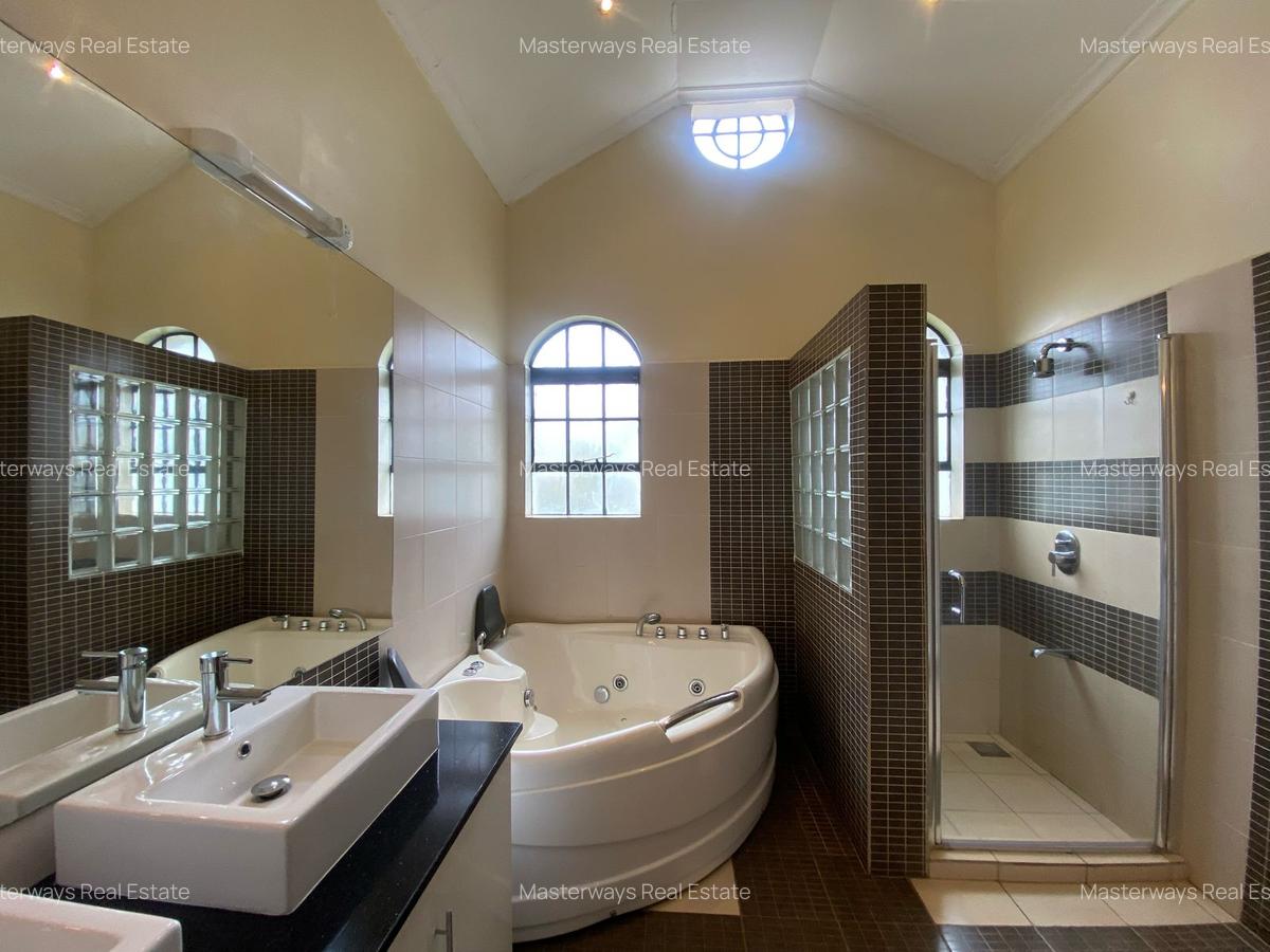 5 Bed Villa with En Suite in Runda - 7