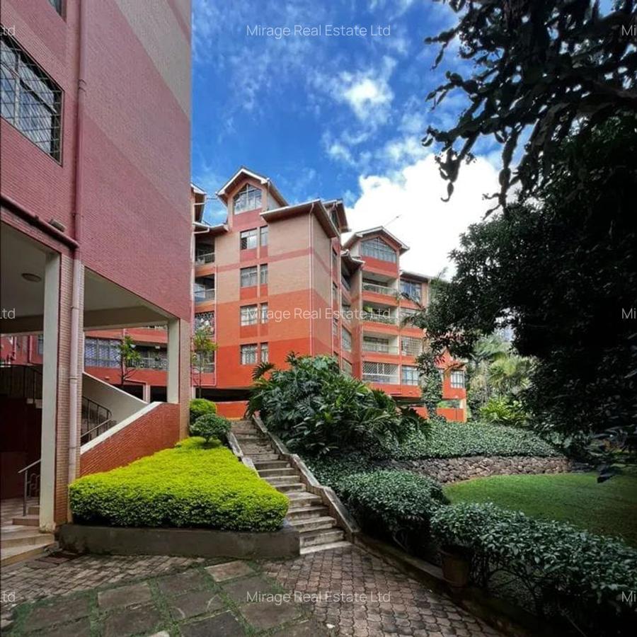 4 Bed Apartment with Swimming Pool in Riverside - 3