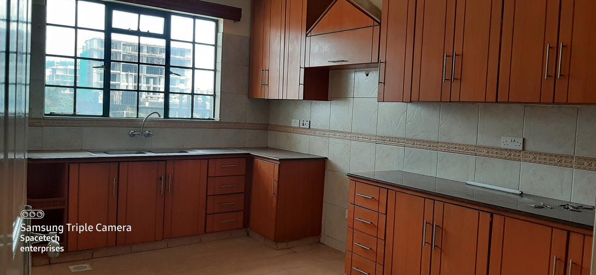 3 Bed Apartment with En Suite in Lavington - 8