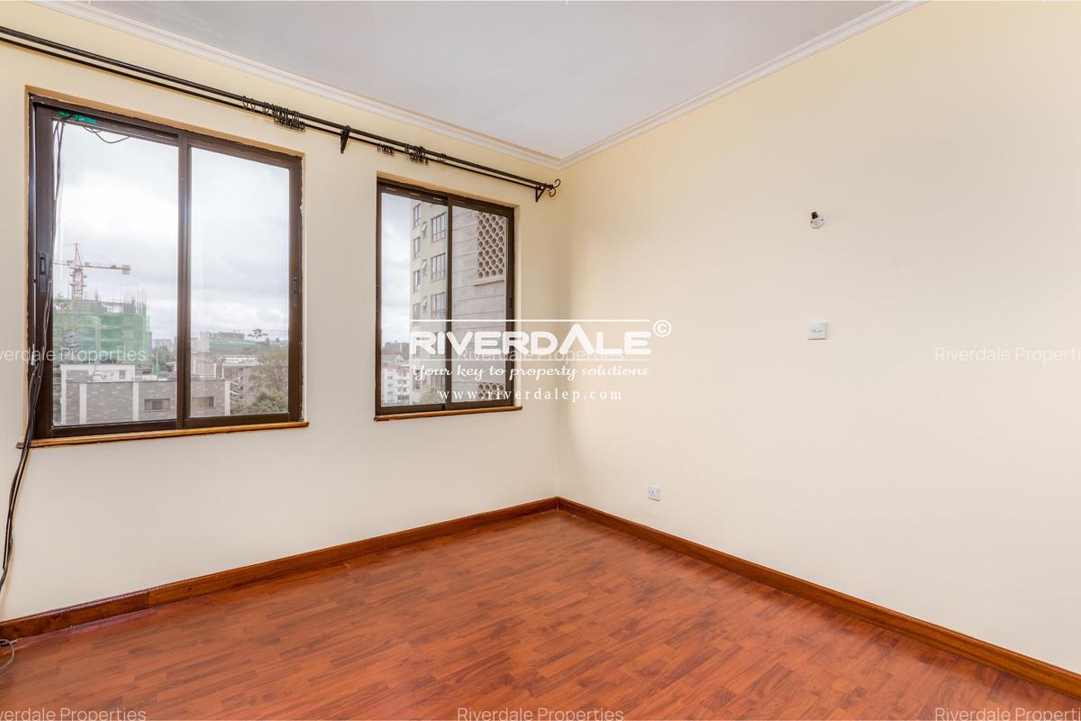 3 Bed Apartment with En Suite in Parklands - 11