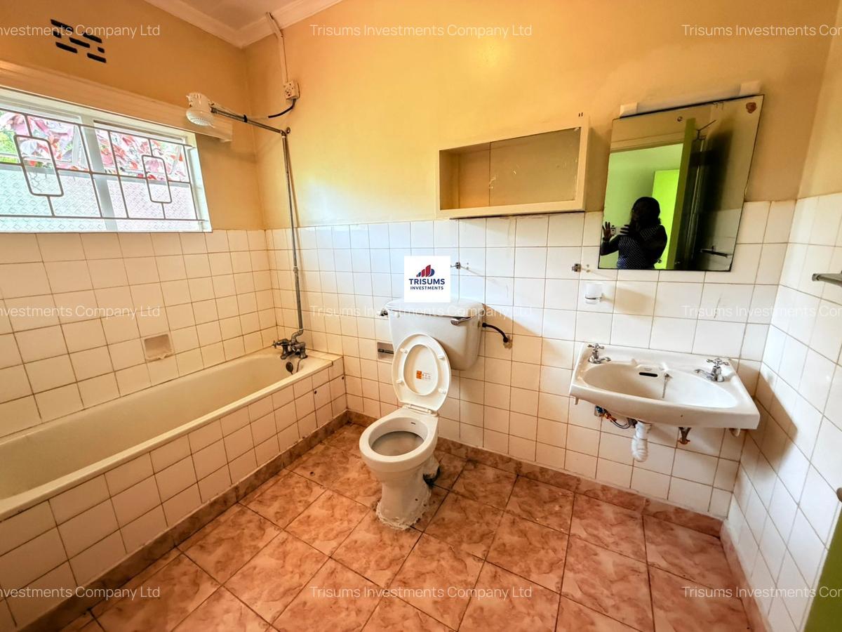 4 Bed House with En Suite in Runda - 10