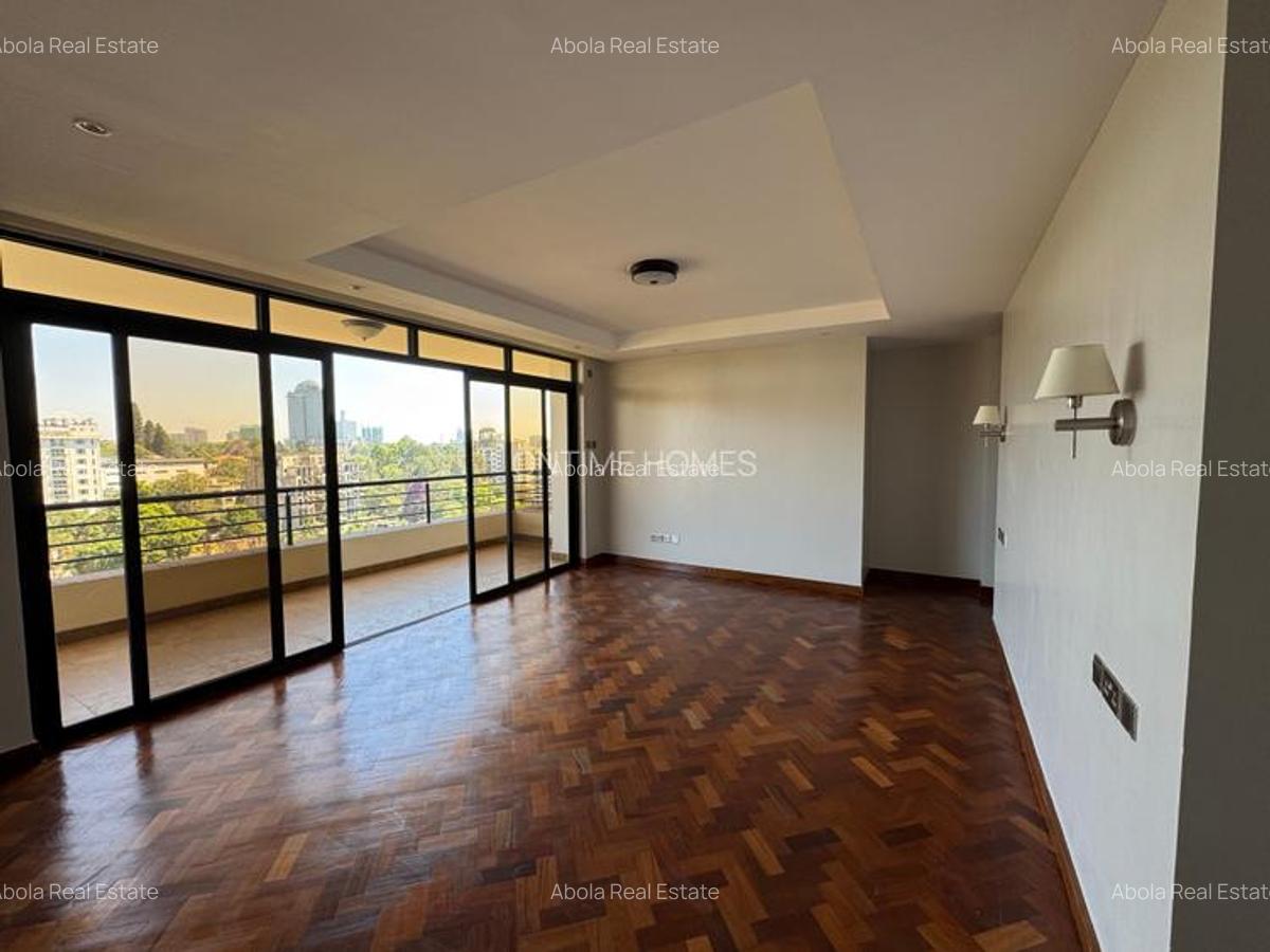 4 Bed Apartment with En Suite in Riverside - 19