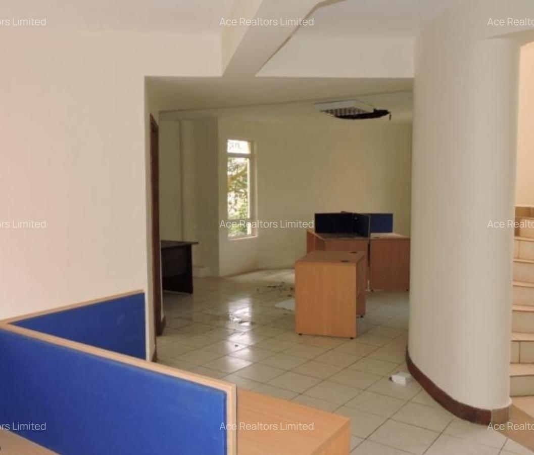 4,000 ft² Office with Backup Generator at Riverside Drive - 5