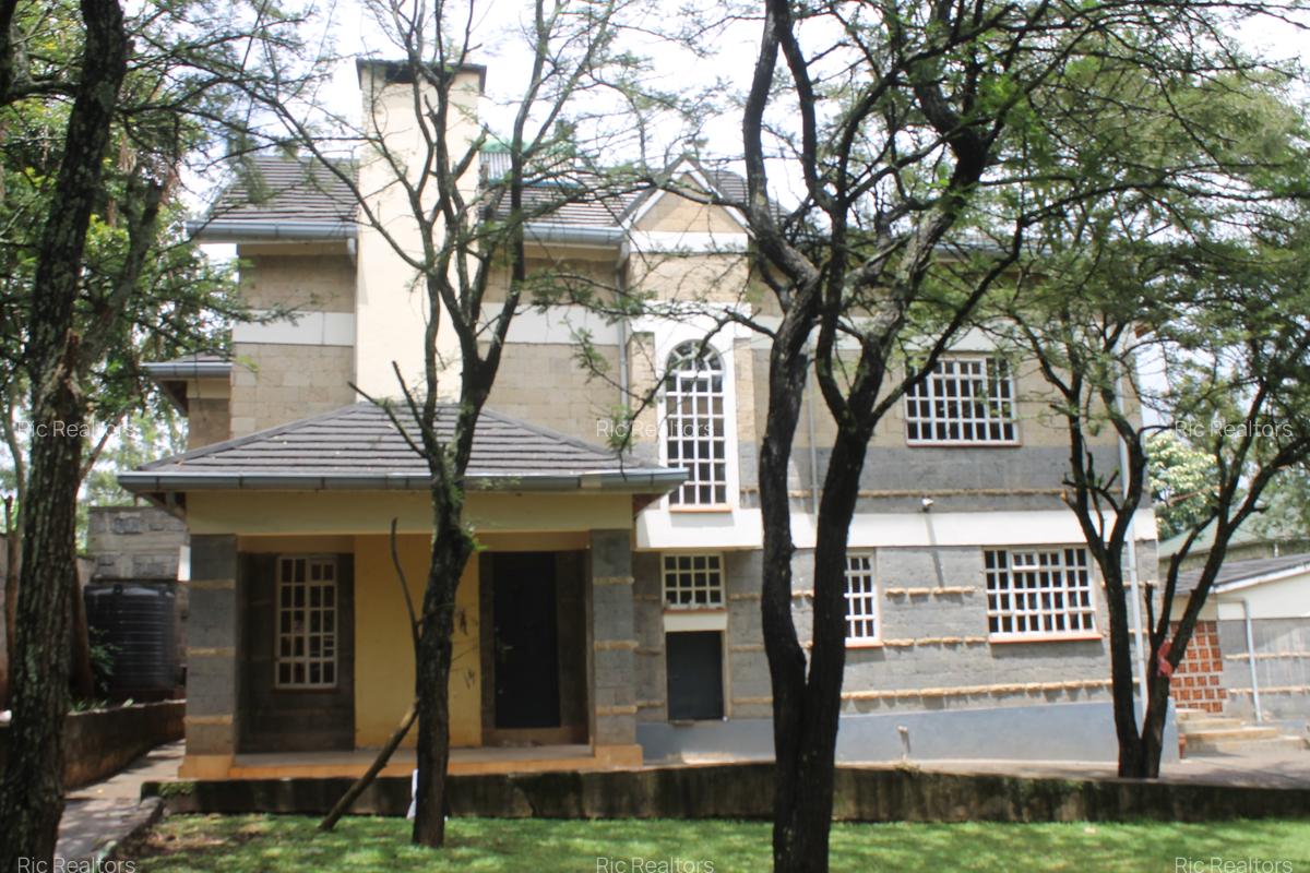 4 Bed House with En Suite at Rimpa - Road - 2