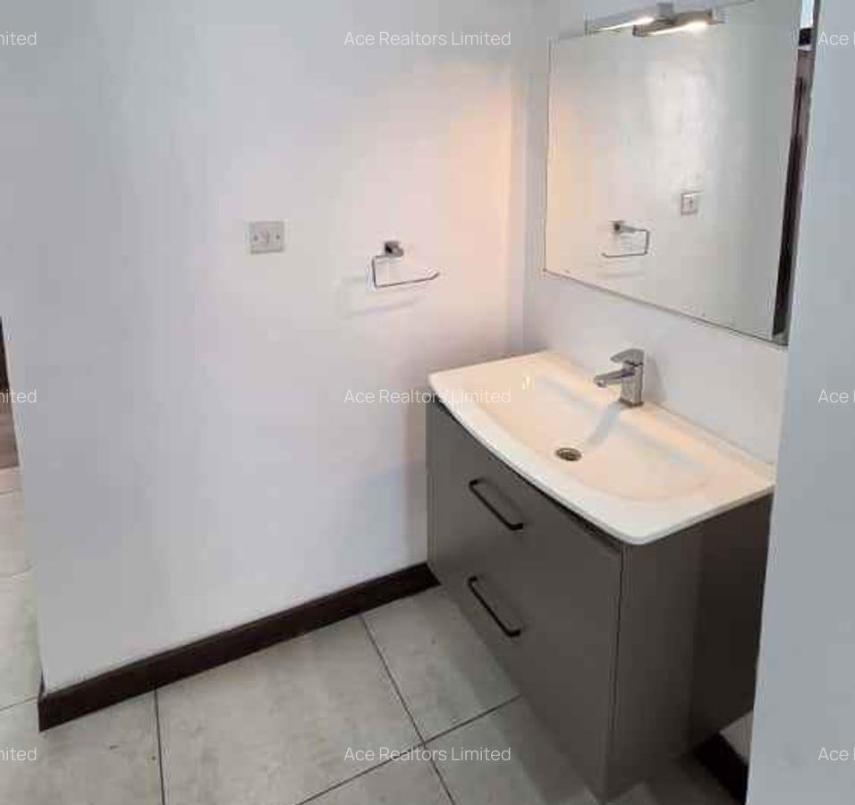 3 Bed Apartment with En Suite at Parklands - 8