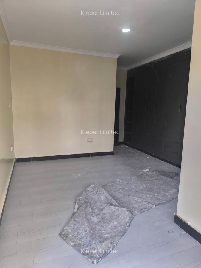 4 Bed Townhouse with En Suite at Western Bypass - 16